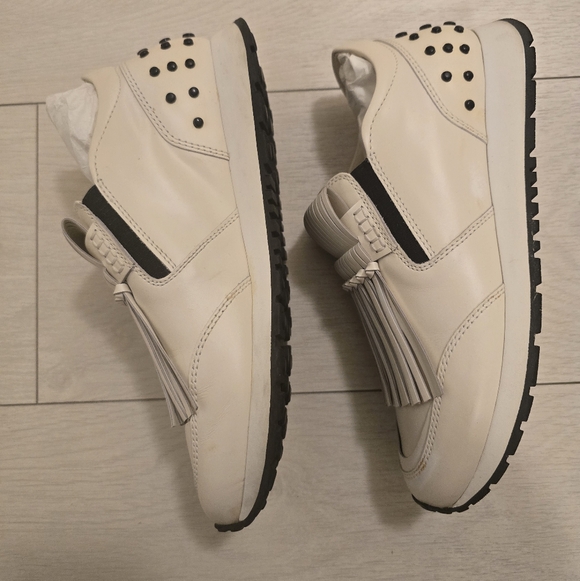 Tod's - Elegant White Fringe Loafers - Picture 4 of 8